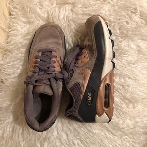 nike rose gold air max